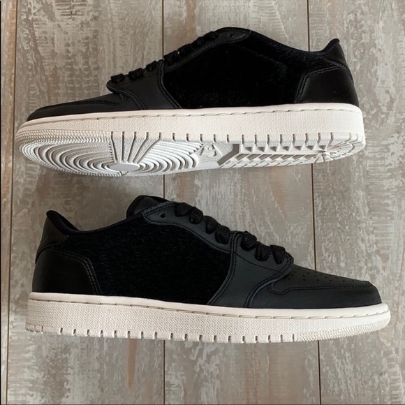 NWT Nike Air Jordan 1 Retro black - Picture 3 of 9